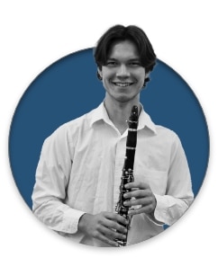 Yaron Yoffe - playing the clarinet